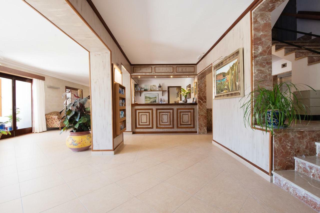 Hotel Playa Mondrago Porto Petro  Bagian luar foto