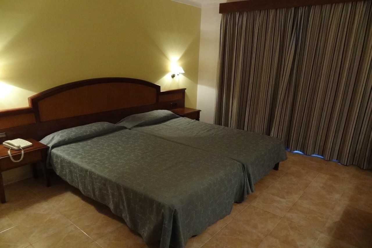 Hotel Playa Mondrago Porto Petro  Bagian luar foto